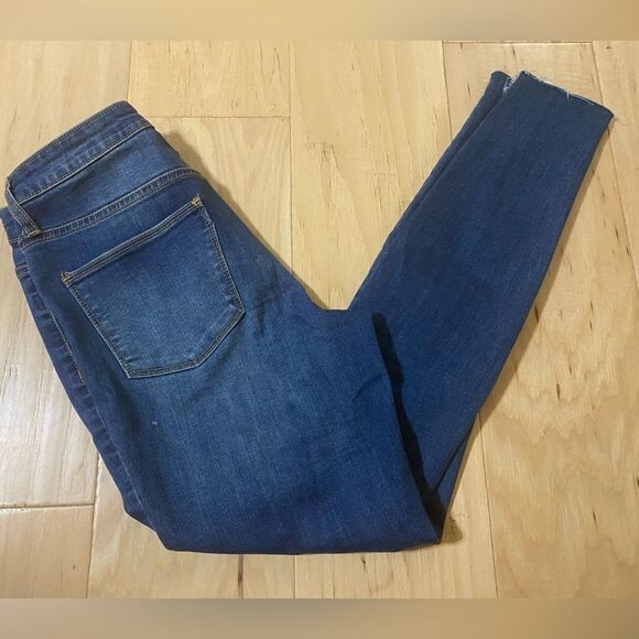 Universal Thread high rise distressed/deconstructed jegging in size 4/27R - Picture 8 of 14
